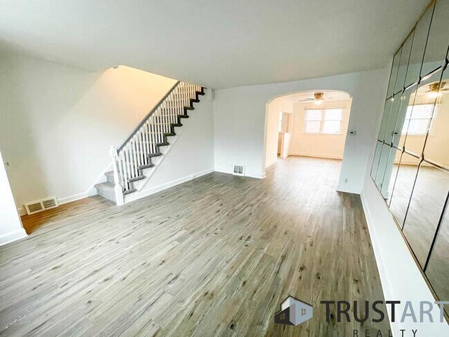 Building Photo - 3 bedroom house in Oxford Circle NorthEast...