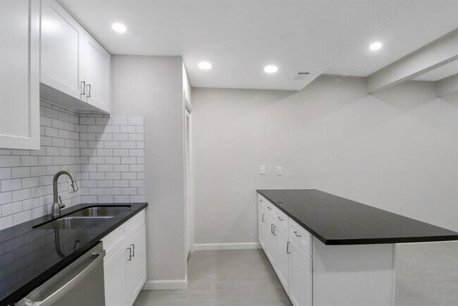 Foto del edificio - 5929 Queensloch Dr