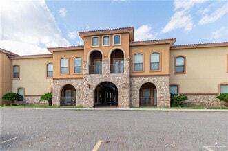 Building Photo - 17 Mimosa St