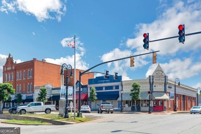 Building Photo - 204 Mill St