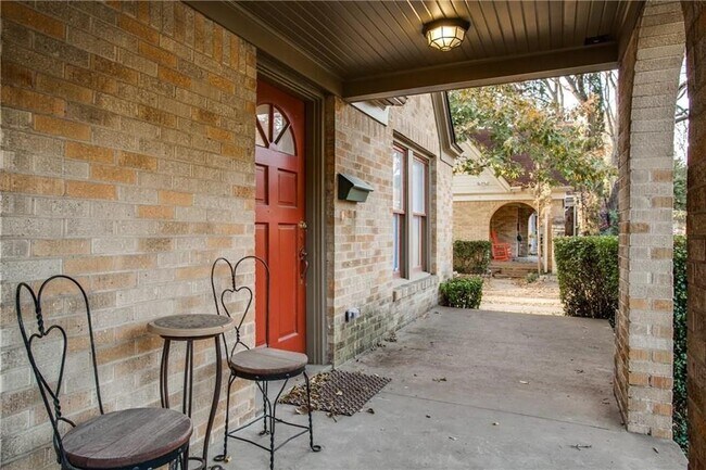 Foto del edificio - 5307 Maple Springs Blvd