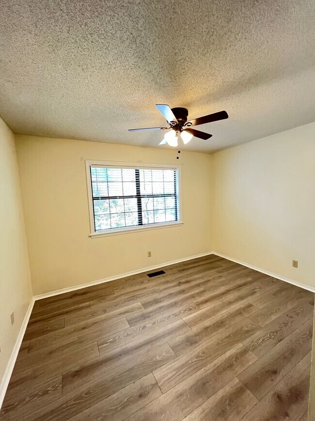 Building Photo - completely remodeled 3 bedroom house in No...