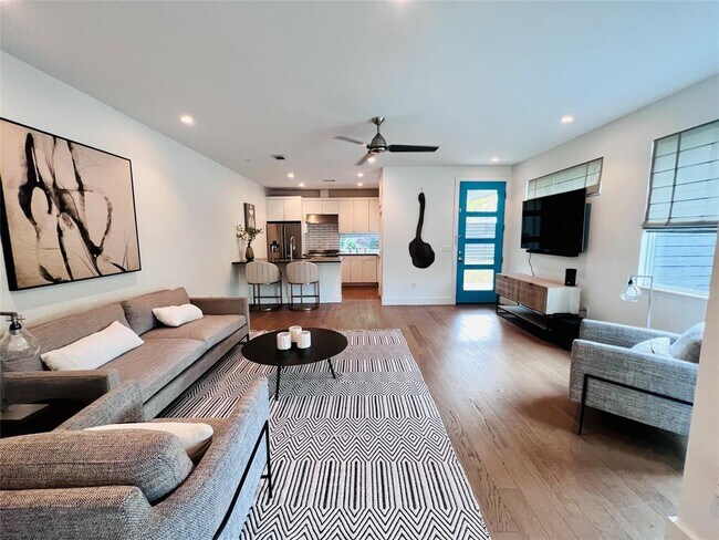 Foto del edificio - 2313 Oak Crest Ave