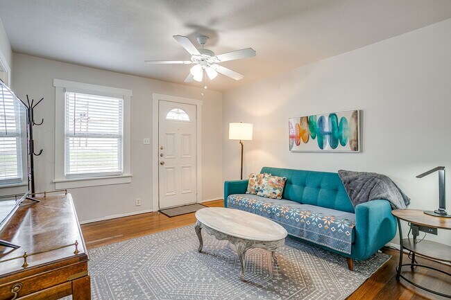 Foto del edificio - 1600 Belle Pl