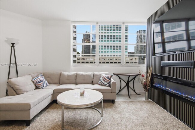 Building Photo - 801 Brickell Bay Dr