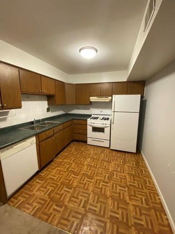 Foto del edificio - 616 Waterford Rd S