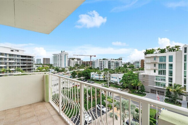 Building Photo - 10350 W Bay Harbor Dr