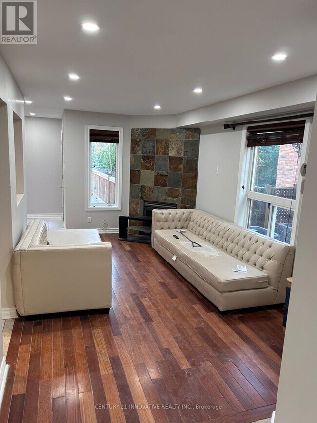 Photo du bâtiment - 43 Summerdale Crescent