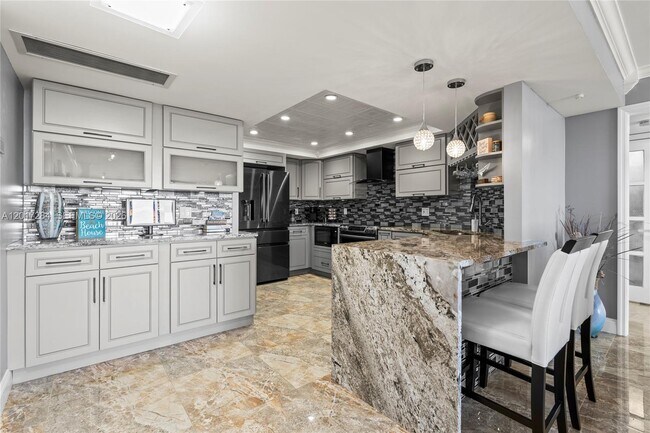 Building Photo - 2425 Presidential Way