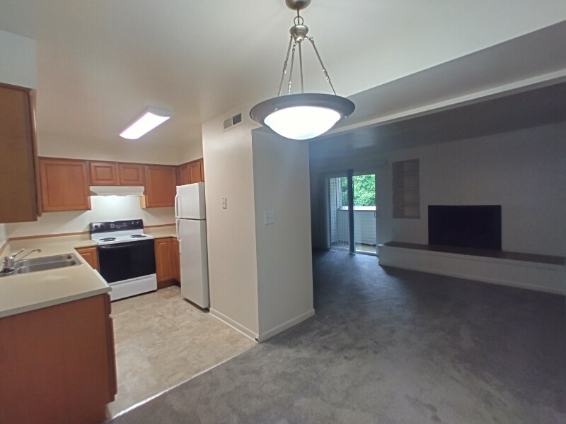 Primary Photo - 600 Reusens Rd