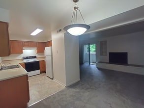 Building Photo - 600 Reusens Rd