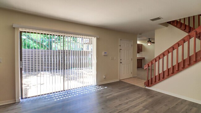 Foto del edificio - 15206 W Pond Woods Dr