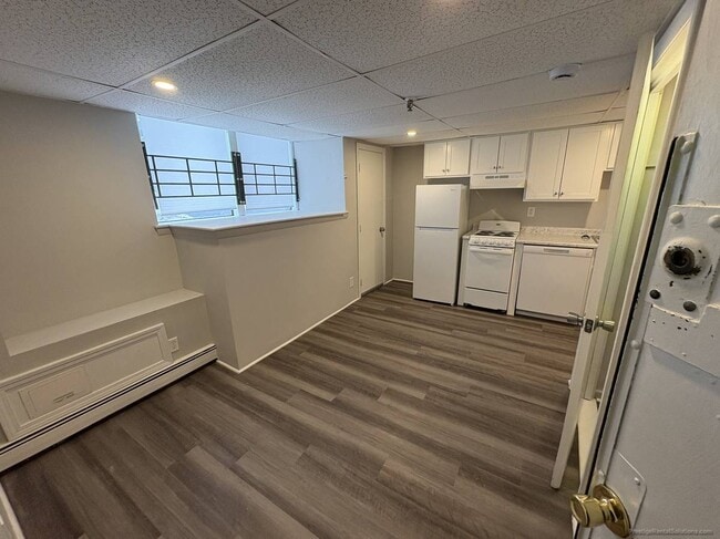 Building Photo - 6 St Mark St