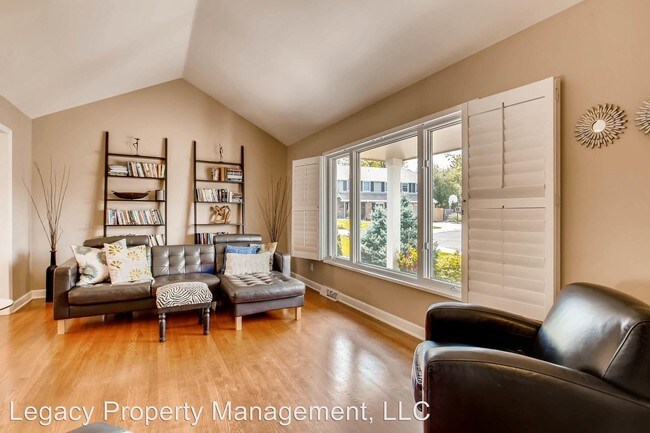 Building Photo - 4 br, 3.5 bath House - 7256 S Xanthia Street