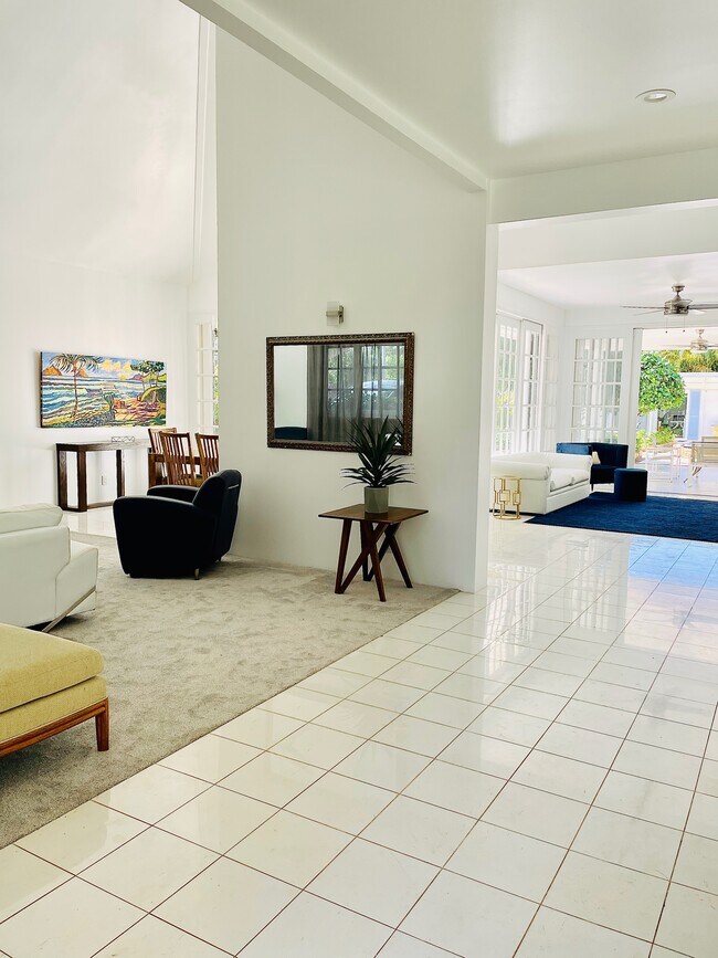 Foto del edificio - 335 Wailupe Cir