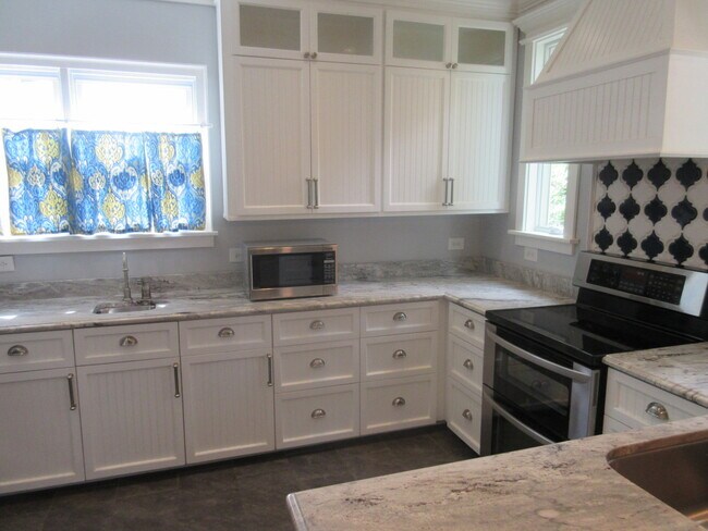 Building Photo - A Wonderful Historic Home in Downtown Wins...