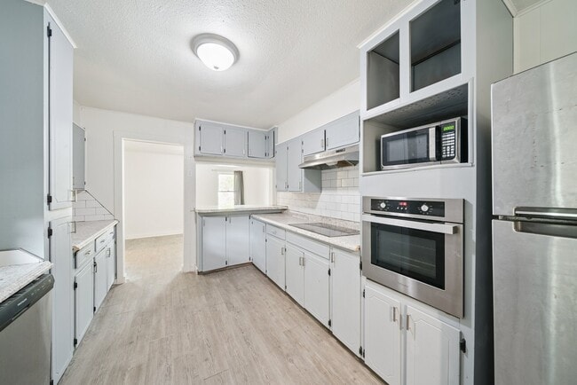 Building Photo - 1304 S Husband St