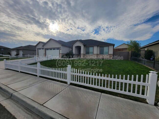 Foto del edificio - 3606 Cook Ln