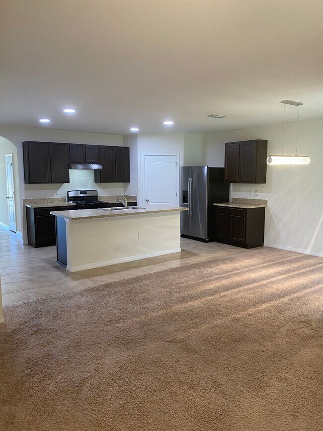Building Photo - Beautiful 4/2 Home In Leesburg