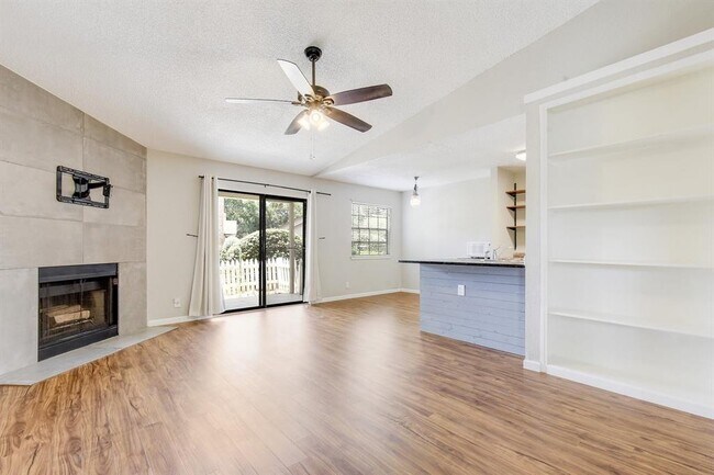 Building Photo - 1601 Faro Dr