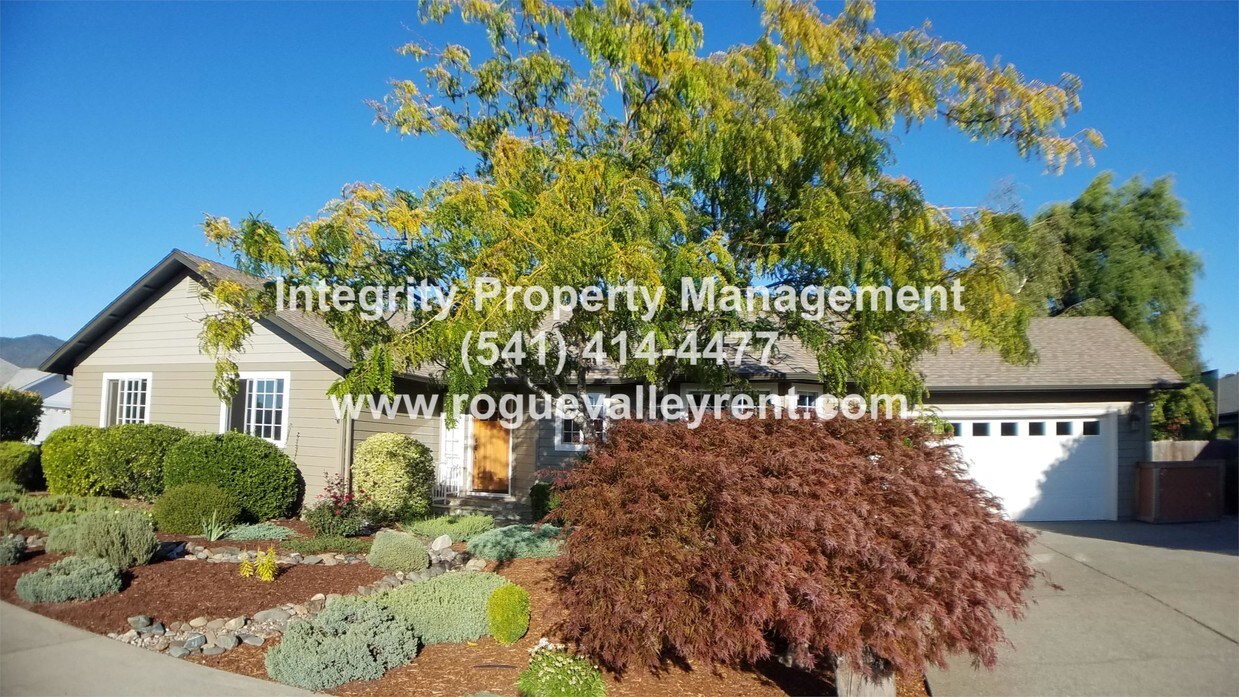 Primary Photo - 627 SW Wagner Meadows Dr
