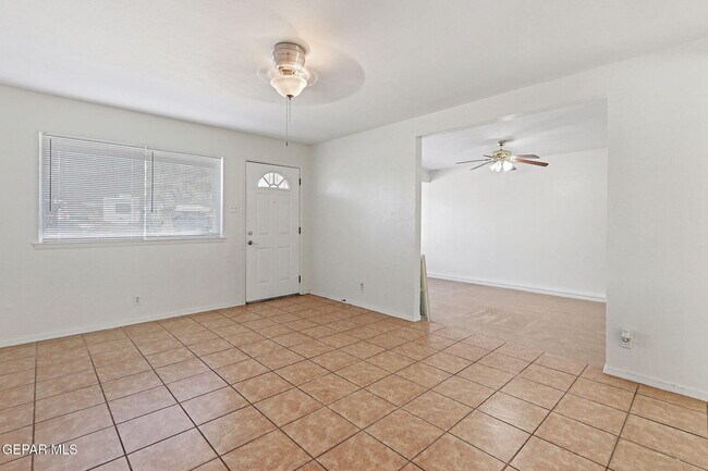 Foto del edificio - 10060 Kellogg St