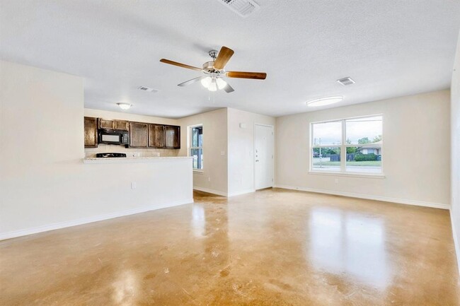 Foto del edificio - 2200 Creekside Ln