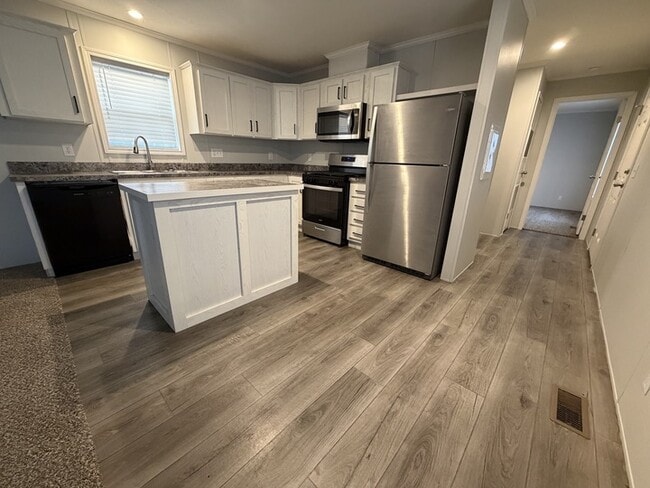 Building Photo - 38062 St Tropez Dr