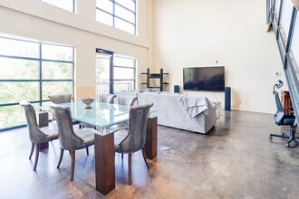 Building Photo - 400 E Main St