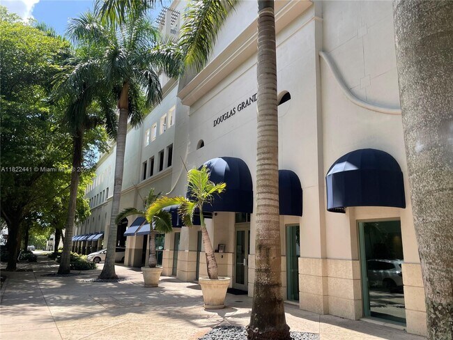 Foto del edificio - 50 Menores Ave