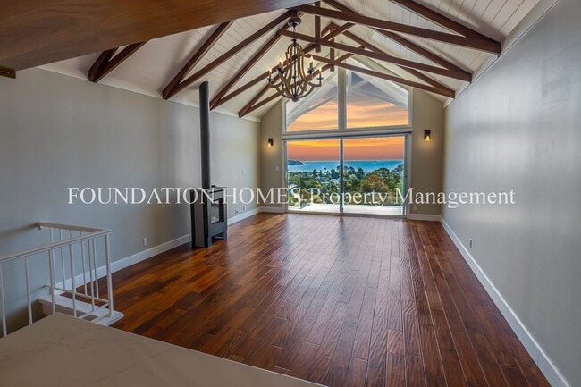 Building Photo - 2 br, 1.5 bath House - 1410 Vistazo West S...