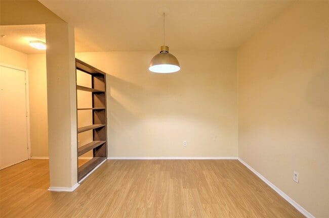 Building Photo - 9009 Richmond Ave.