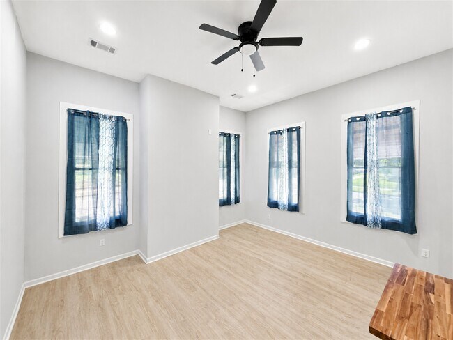 Foto del edificio - McDonough Duplex