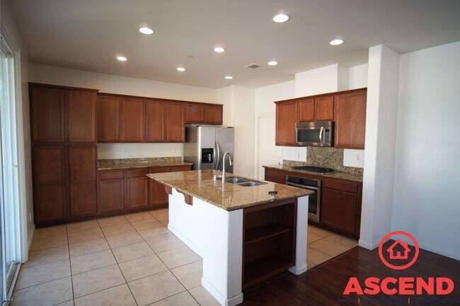 Building Photo - Luxurious Living in a Gated Community: Sol...