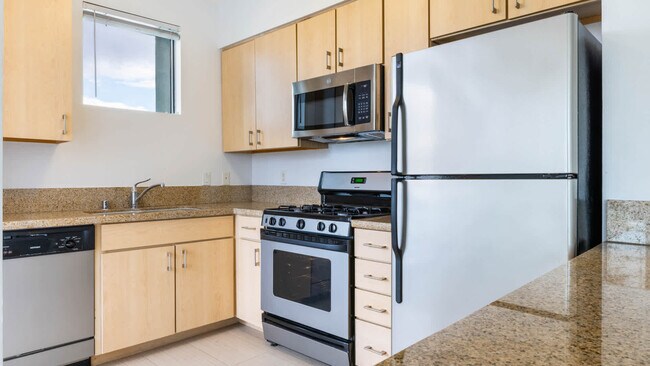 Cocina con electrodomésticos de acero inoxidable - Hikari