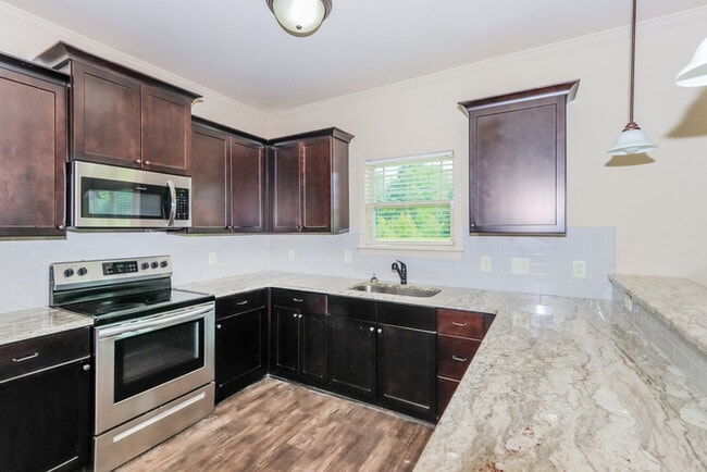 Foto del edificio - 520 Trousseau Ln