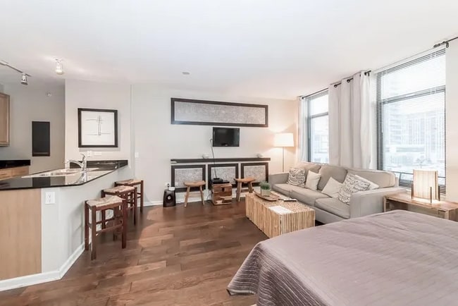 Building Photo - 360 N Desplaines St