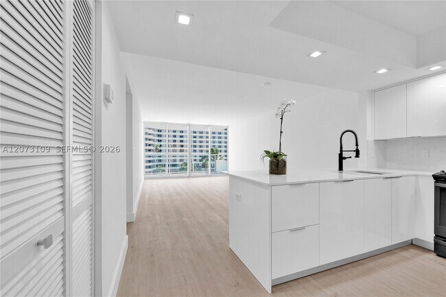 Building Photo - 5600 Collins Ave