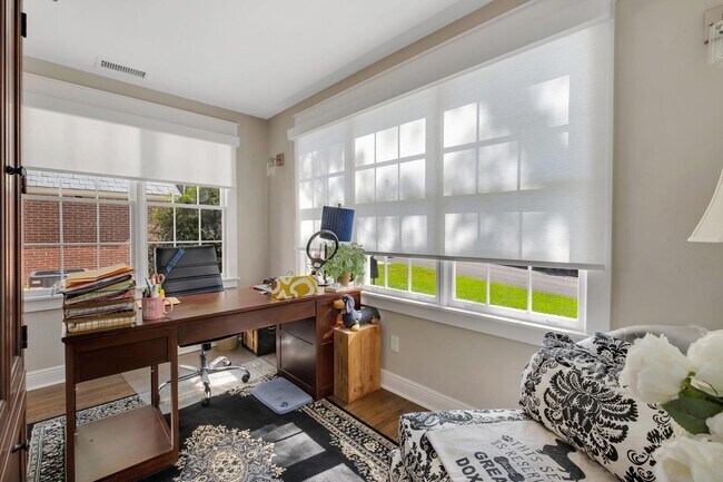 Foto del edificio - 518 Ingleside Ave