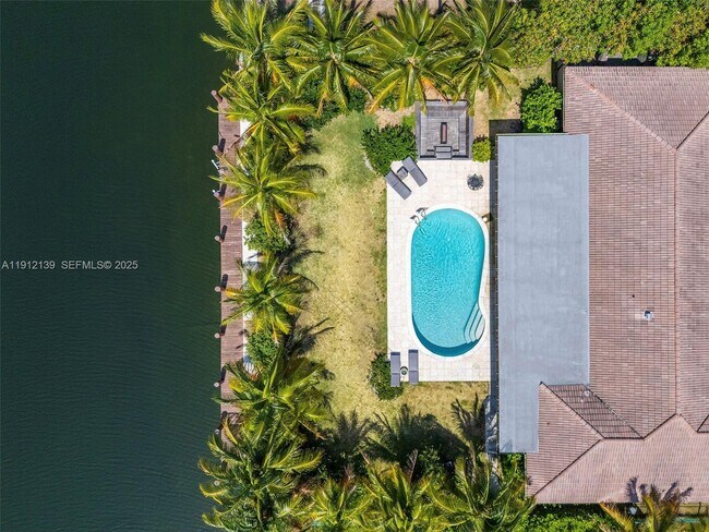 Building Photo - 419 Alamanda Dr