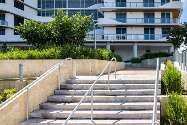 Entrada - Monaco Yatch Club & Residences