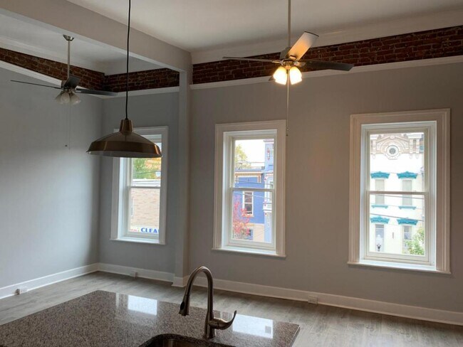 Foto del edificio - 293 Lark St - Floor 2
