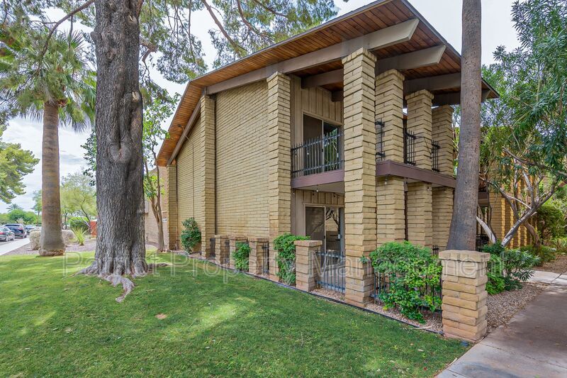 Foto principal - 6925 E 4th St