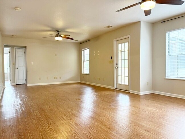 Foto del edificio - Alcoa 37701 - 3 bedroom, 2 bath home - Cal...