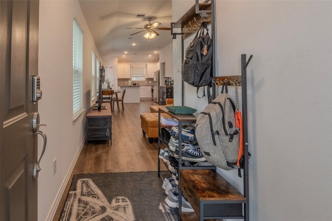 Foto del edificio - 824 Stoney Pt Ln