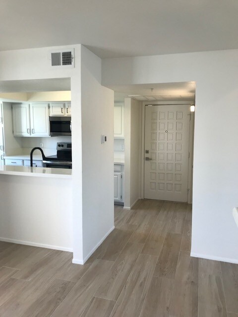 Kitchen/Front Door - 7510 E Thomas Rd