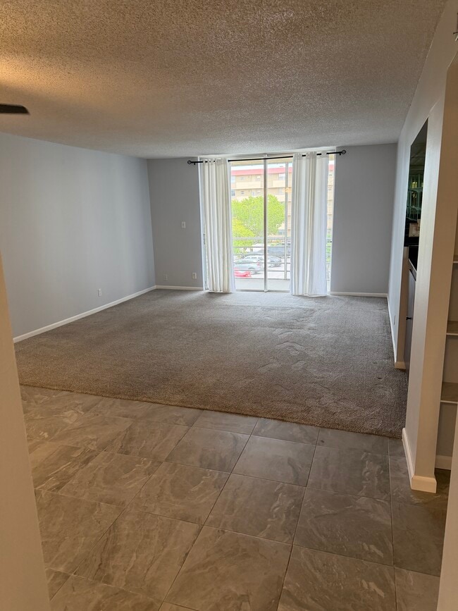 Building Photo - 404 NW 68th Ave