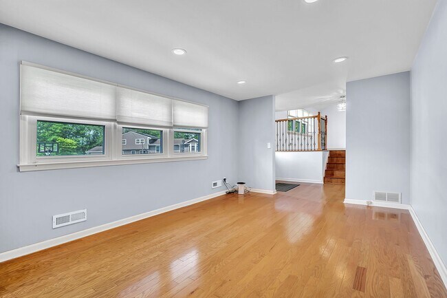 Building Photo - 12 Ainslie Ct