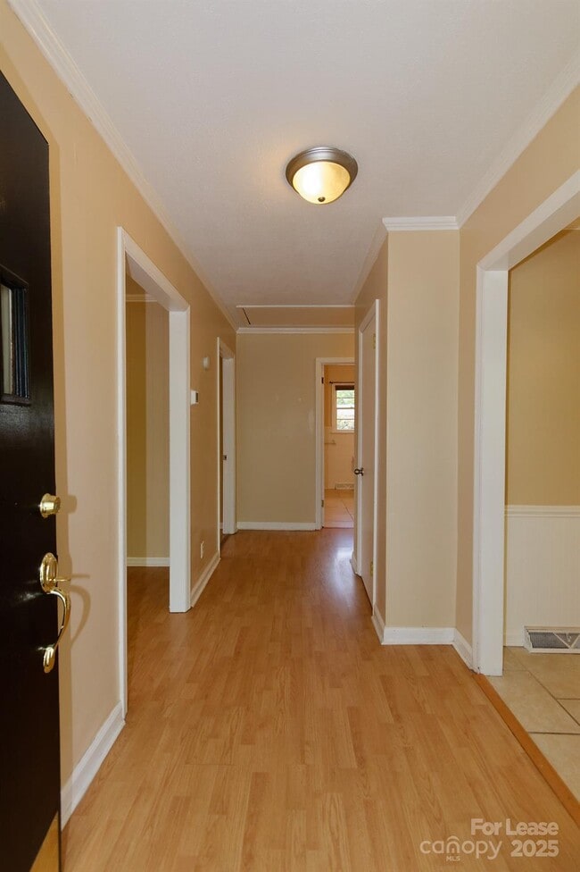 Building Photo - 416 W Pine St