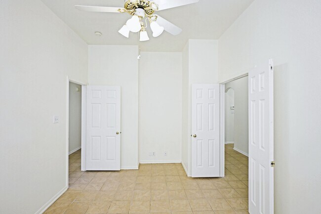 Building Photo - 1131 River Rock